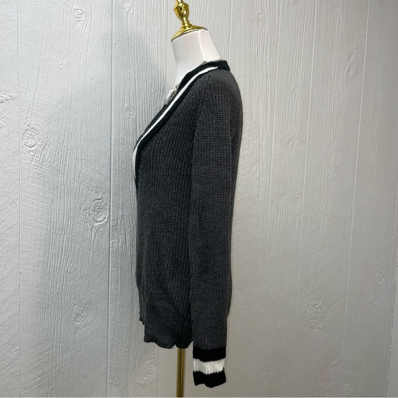 V Neck Sweater Varsity Style - Picture 7 of 9